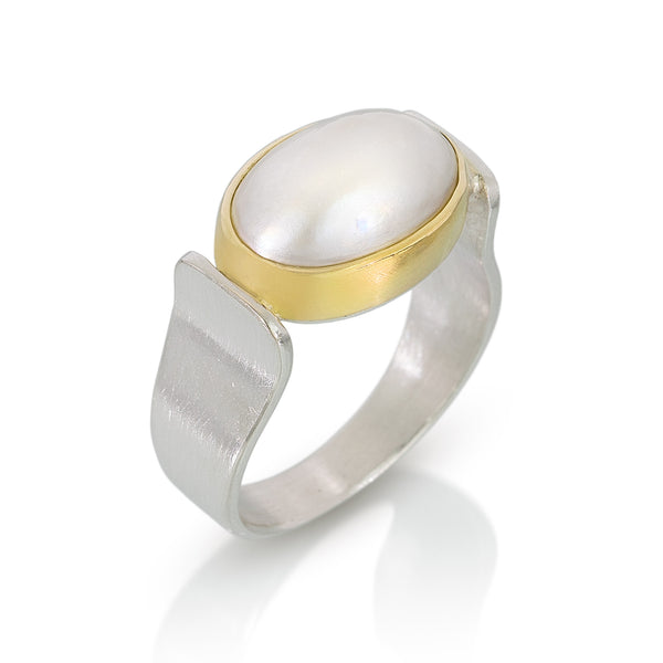 silver and gold pearl ring
